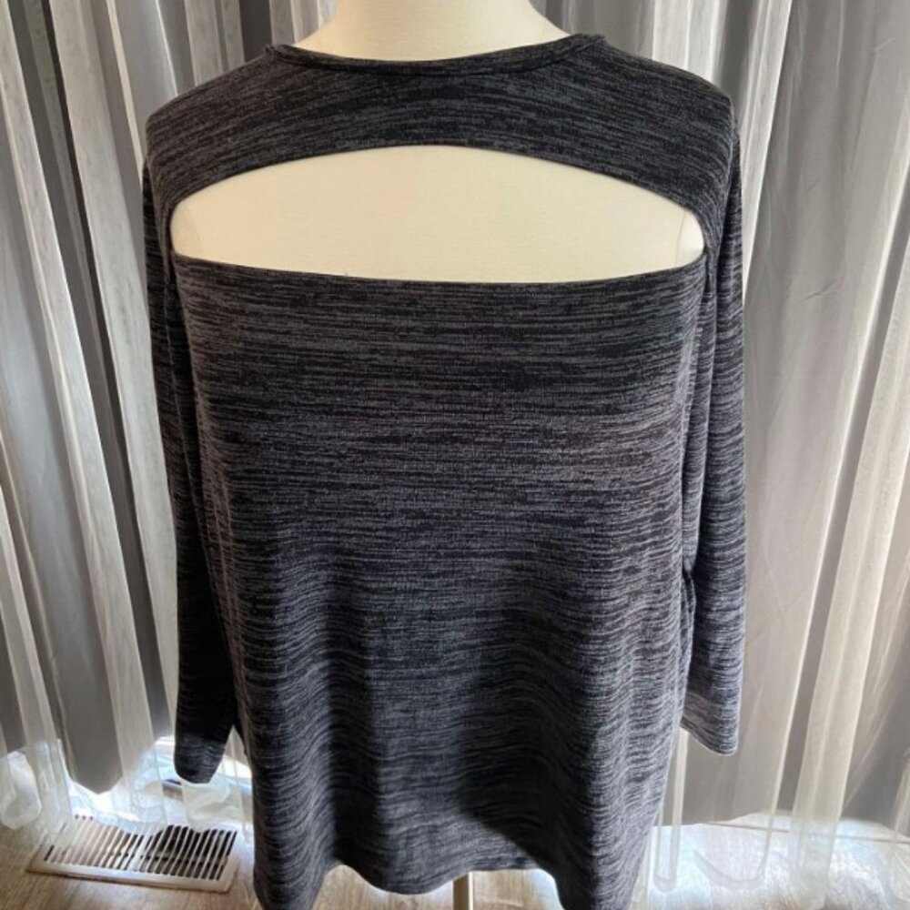 Juicy Couture size 4X Grey key hole top